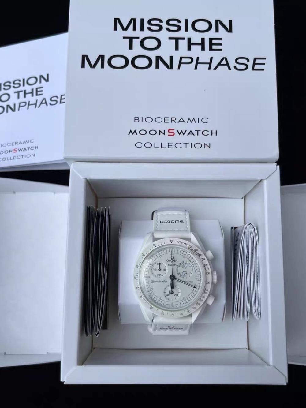 Swatch x Omega x Snoopy Bioceramic MoonSwatch Moonphase 42mm.